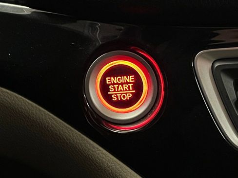 Used 2017 Honda Pilot Touring image 16