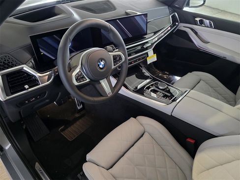New 2026 BMW X5 sDrive40i image 8