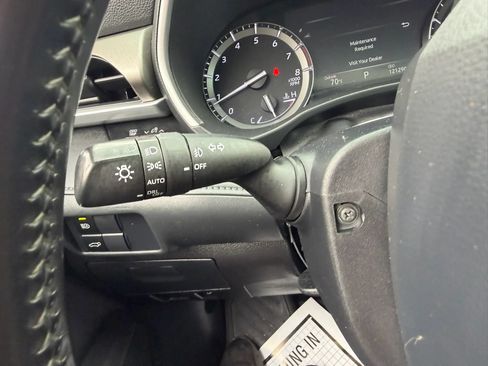 Used 2020 Toyota Highlander XLE AWD/4WD image 24