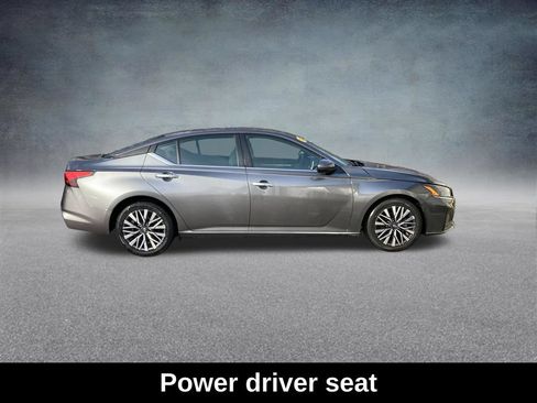 Used 2023 Nissan Altima 2.5 SV FWD image 8