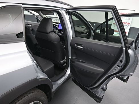 Used 2026 Toyota Corolla Cross XLE image 24