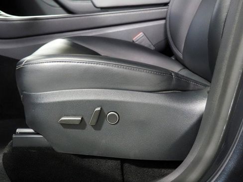 Used 2024 Tesla Model Y Long Range image 59