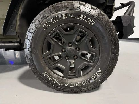 Used 2015 Jeep Wrangler Rubicon w/ Power Convenience Group AWD/4WD image 9