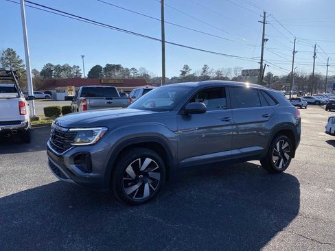 Used 2024 Volkswagen Atlas Cross Sport SE image 9