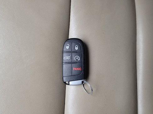 Used 2021 Jeep Grand Cherokee Limited w/ Premium Lighting Group AWD/4WD image 32