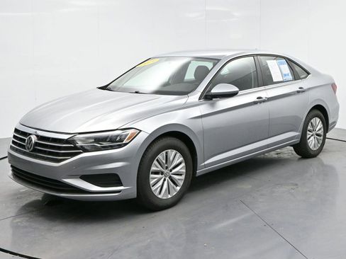 Used 2019 Volkswagen Jetta S image 3
