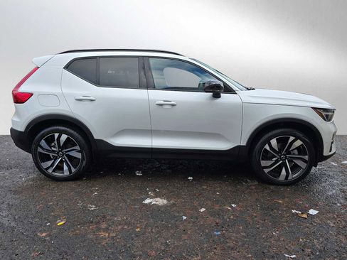 Certified 2024 Volvo XC40 B5 Ultimate w/ Climate Package image 10