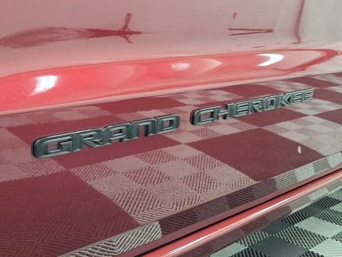 Used 2019 Jeep Grand Cherokee Altitude RWD image 8