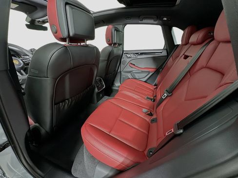 Certified 2026 Porsche Macan AWD/4WD image 24