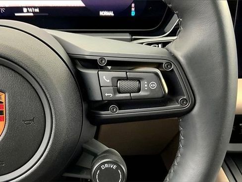 Certified 2025 Porsche Macan Electric image 44