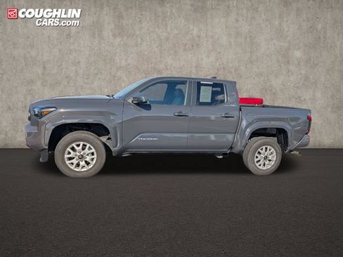 Used 2024 Toyota Tacoma SR5 AWD/4WD image 4