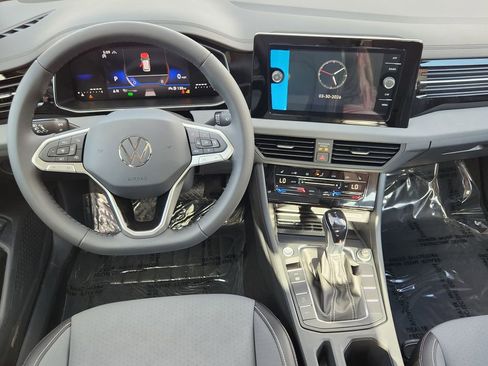 New 2026 Volkswagen Jetta SE FWD image 3