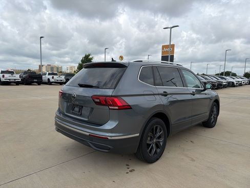 Used 2024 Volkswagen Tiguan SE FWD image 5