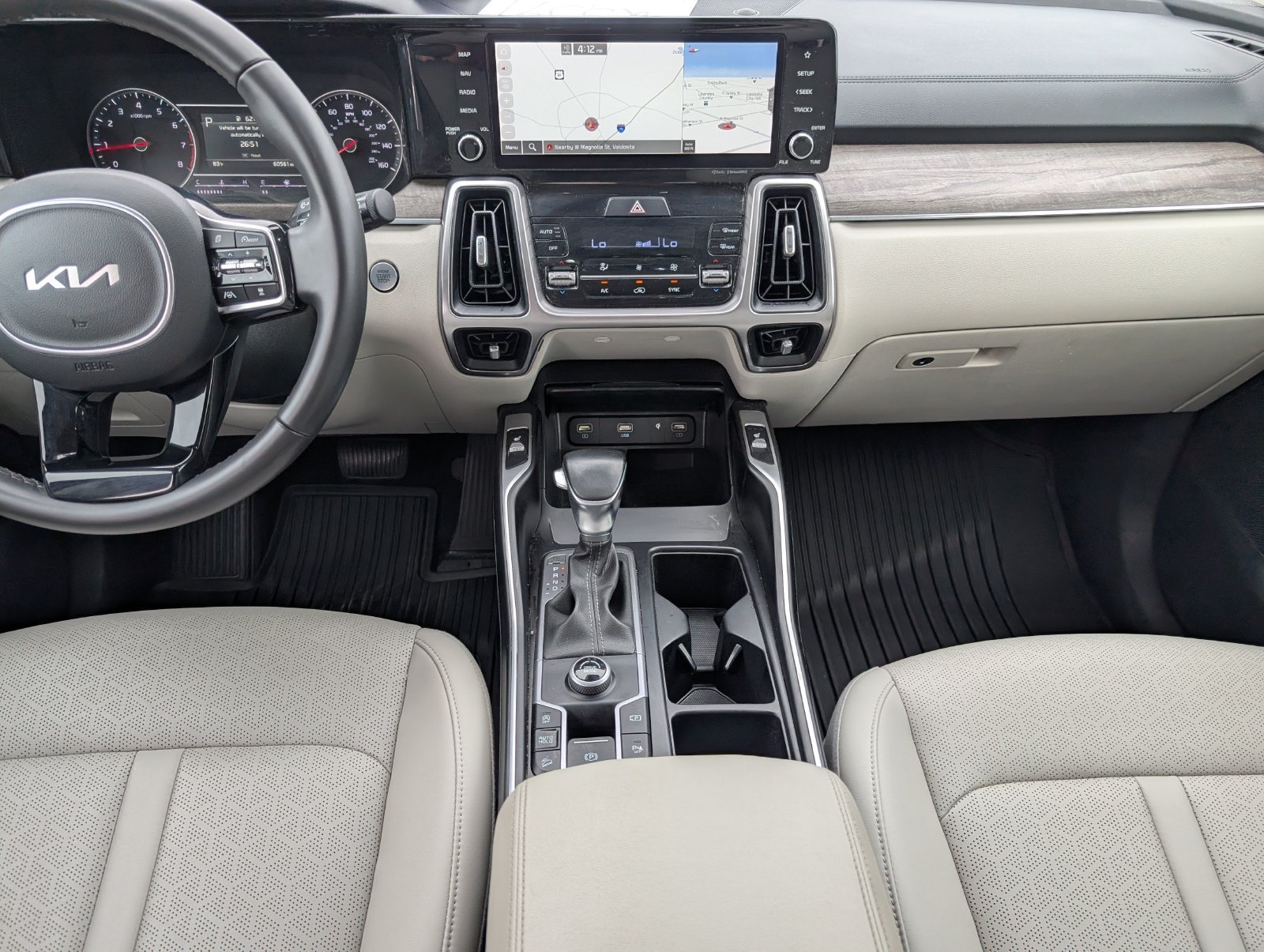 Used 2023 Kia Sorento EX w/ Panoramic Sunroof Package FWD image 7