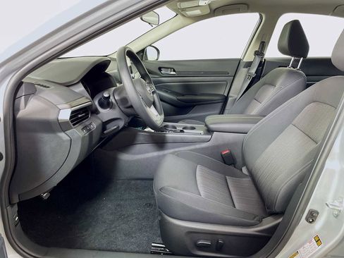 New 2025 Nissan Altima 2.5 SV image 4