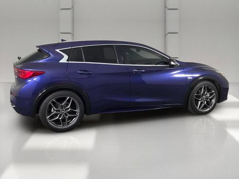 Used 2018 INFINITI QX30 Sport w/ Sport Leather Package FWD image 4