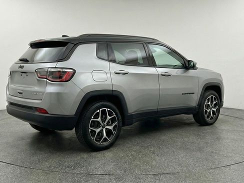 Used 2025 Jeep Compass Limited AWD/4WD image 9