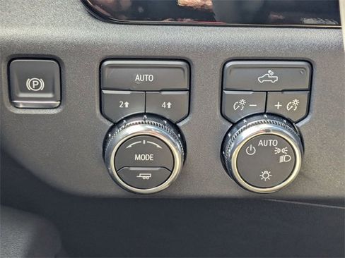 New 2026 GMC Sierra 1500 SLE w/ Preferred Package image 17