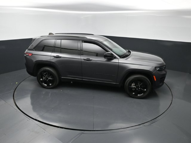 Used 2023 Jeep Grand Cherokee Altitude AWD/4WD image 28