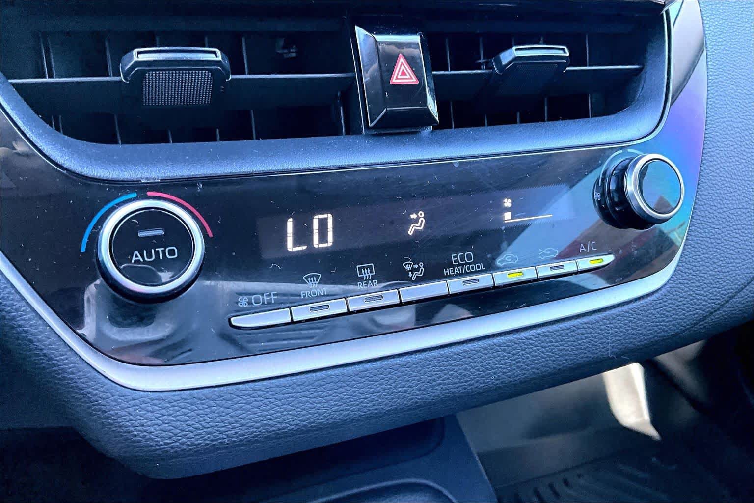 Used 2022 Toyota Corolla LE FWD image 34