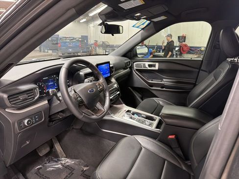 Used 2020 Ford Explorer XLT w/ Equipment Group 202A AWD/4WD image 20