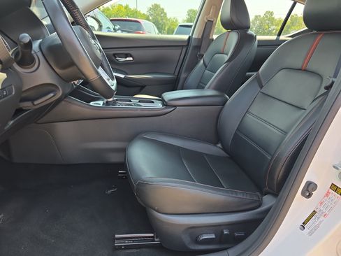 Used 2025 Nissan Sentra SR w/ SR Premium Package FWD image 6
