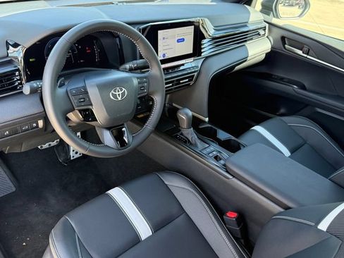Used 2026 Toyota Camry SE w/ Convenience Package FWD image 9