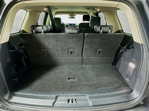 Used 2024 Ford Expedition XLT image 30