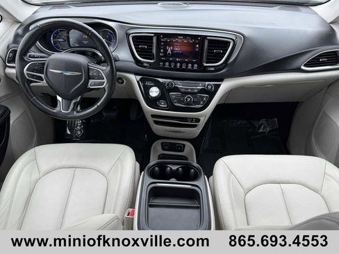 Used 2020 Chrysler Pacifica Touring-L image 14