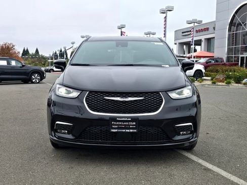 New 2026 Chrysler Pacifica Select FWD image 2