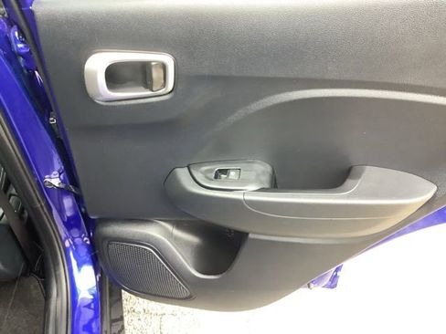 Certified 2025 Hyundai Venue SEL FWD image 16