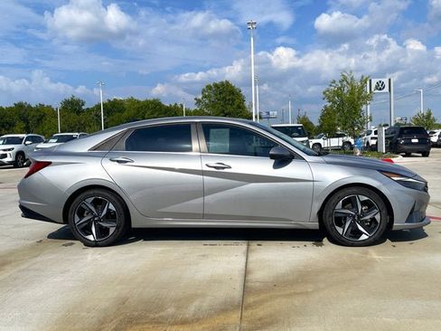 Used 2023 Hyundai Elantra Limited image 9
