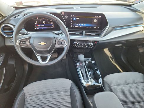 Used 2024 Chevrolet Trax LT w/ Driver Confidence Package image 8