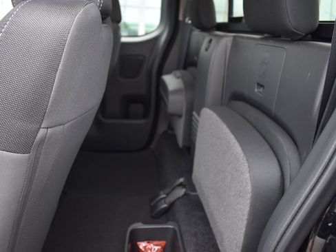 Used 2025 Nissan Frontier SV image 42