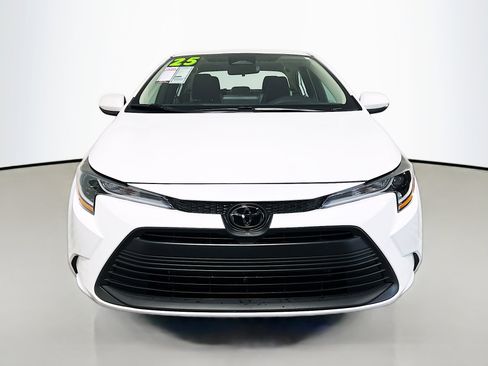 Used 2025 Toyota Corolla LE FWD image 11