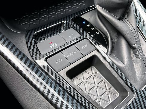 Used 2025 Toyota RAV4 LE image 33