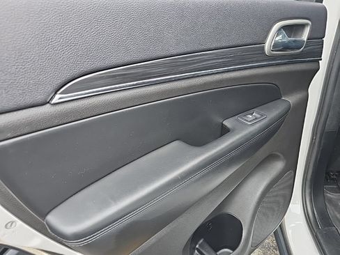 Used 2019 Jeep Grand Cherokee Limited AWD/4WD image 19