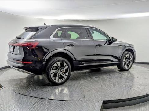 Used 2023 Audi e-tron Premium image 8
