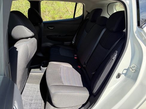 Used 2025 Nissan Leaf S image 14
