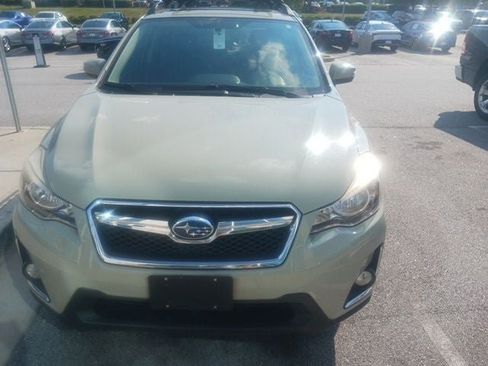 Used 2016 Subaru Crosstrek 2.0i Limited AWD/4WD image 2