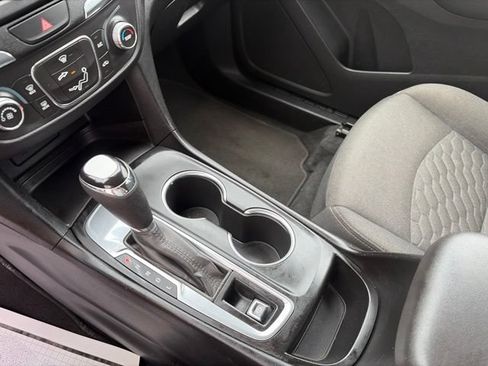 Used 2021 Chevrolet Equinox LT FWD image 25