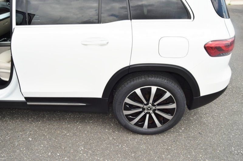 Used 2022 Mercedes-Benz GLB 250 4MATIC w/ Premium Package Lite image 7