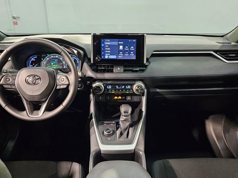 Certified 2025 Toyota RAV4 SE w/ Convenience Package image 10