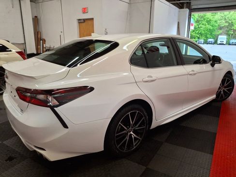 Used 2023 Toyota Camry SE AWD/4WD image 11