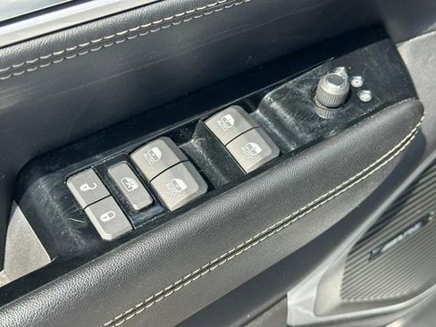 Used 2023 Jeep Wagoneer L Series III w/ Preferred Equipment Group image 18