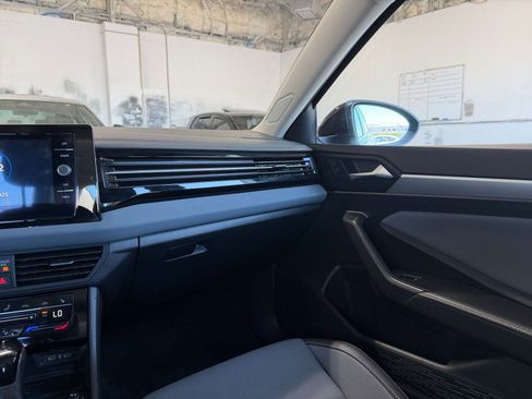 Used 2025 Volkswagen Jetta SE image 34