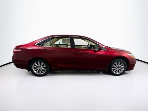 Used 2016 Toyota Camry XLE w/ Moonroof Package FWD image 4