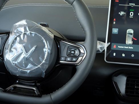 New 2025 VinFast VF 8 Eco AWD/4WD image 10