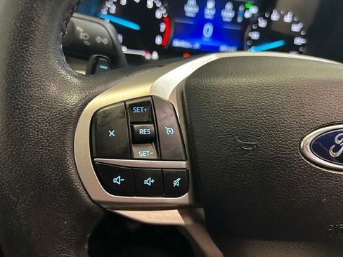 Used 2020 Ford Explorer XLT w/ Equipment Group 202A AWD/4WD image 29