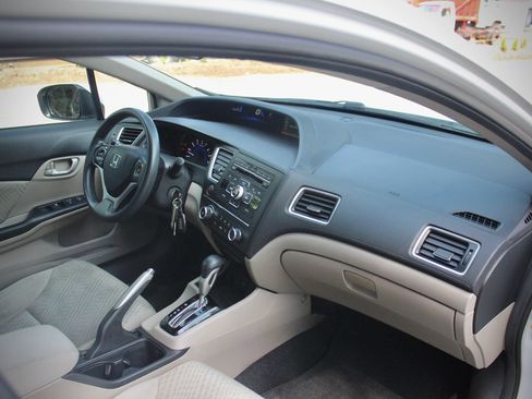 Used 2014 Honda Civic LX image 29